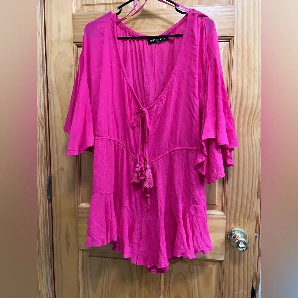 Gorgeous NWOT White Fox size XS oversized pink tie front romper